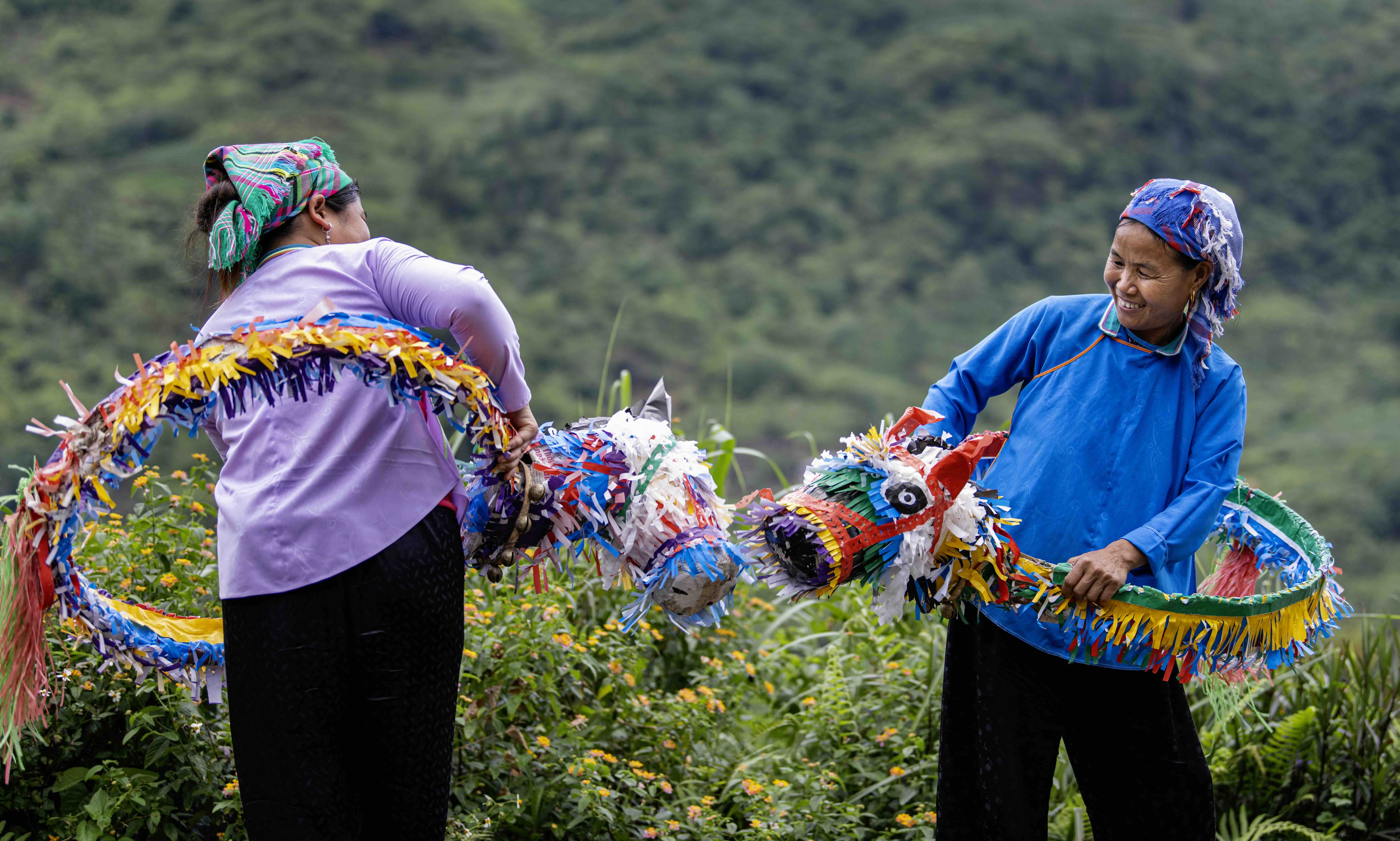 Điệu múa thiêng của người Nùng Dín