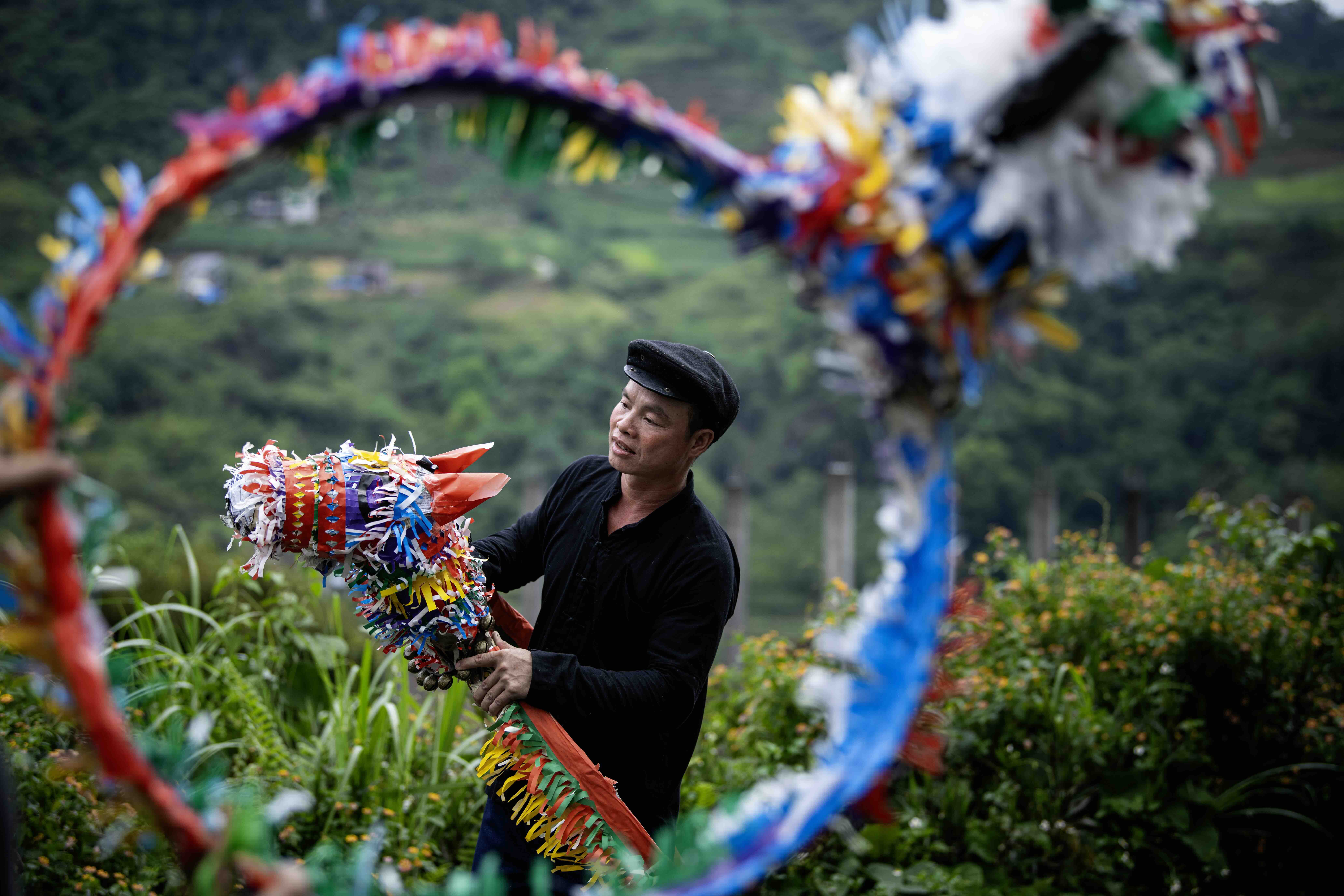 Điệu múa thiêng của người Nùng Dín