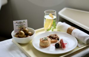 Vietnam Airlines mang đặc sản nhãn lồng Hưng Yên lên chuyến bay