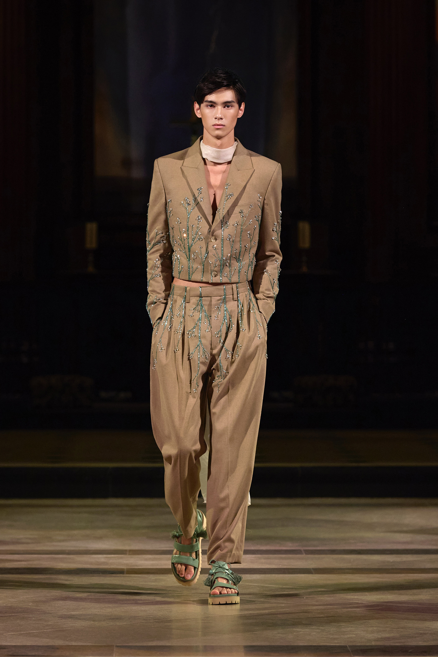 Bộ sưu tập “Xuân, Hạ, Thu, Đông,… và Xuân”của TRAN HUNG