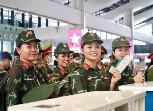 Hành trình đặc biệt: Chuyến bay Vietnam Airlines đưa hơn 360 chiến sĩ hoàn thành nhiệm vụ A80 về TP.HCM