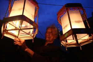 Hoài niệm Trung thu xưa qua ba chiếc lồng đèn truyền thống