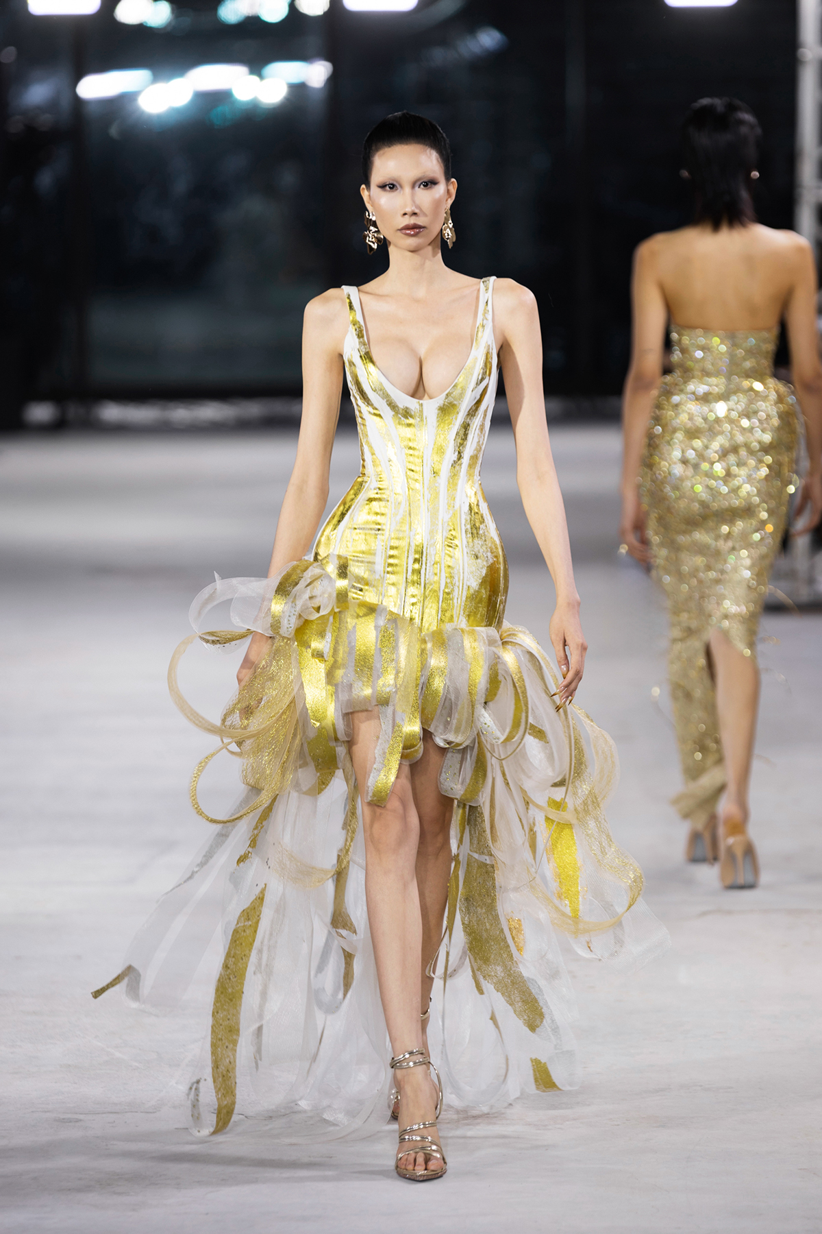 NTK Đỗ Long trình làng bộ sưu tập “Emerge” lấy cảm hứng từ sự tái sinh