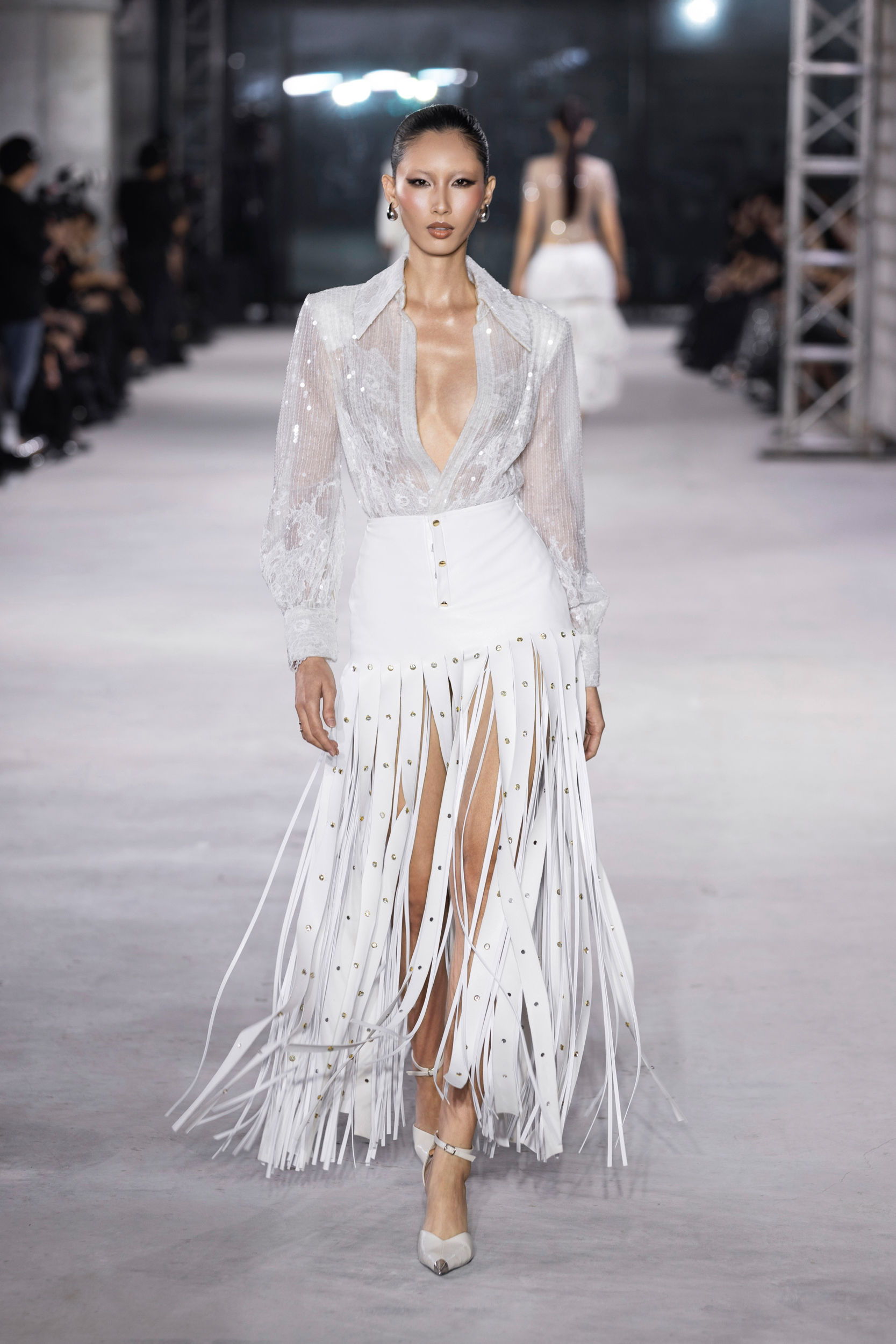 NTK Đỗ Long trình làng bộ sưu tập “Emerge” lấy cảm hứng từ sự tái sinh