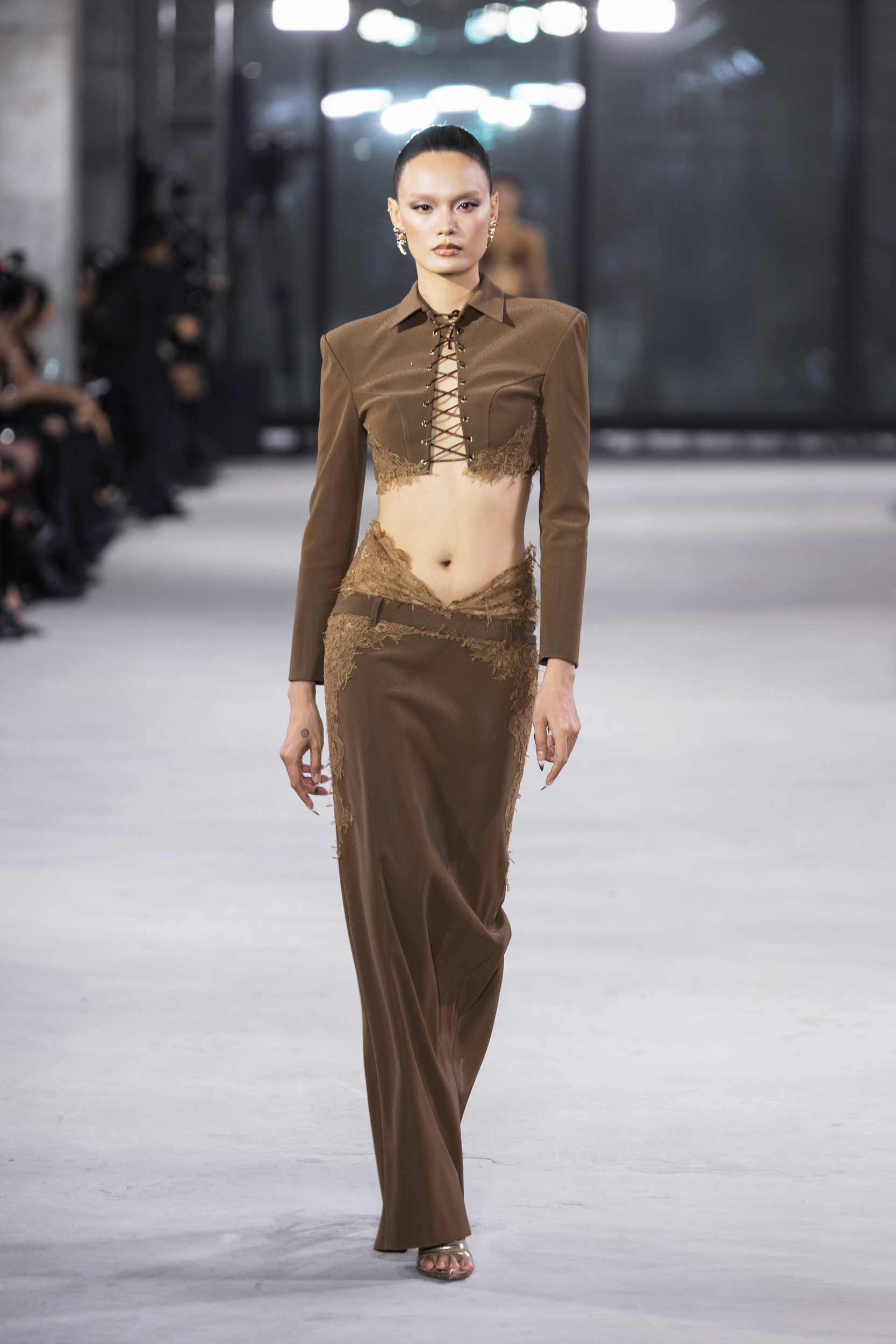 NTK Đỗ Long trình làng bộ sưu tập “Emerge” lấy cảm hứng từ sự tái sinh