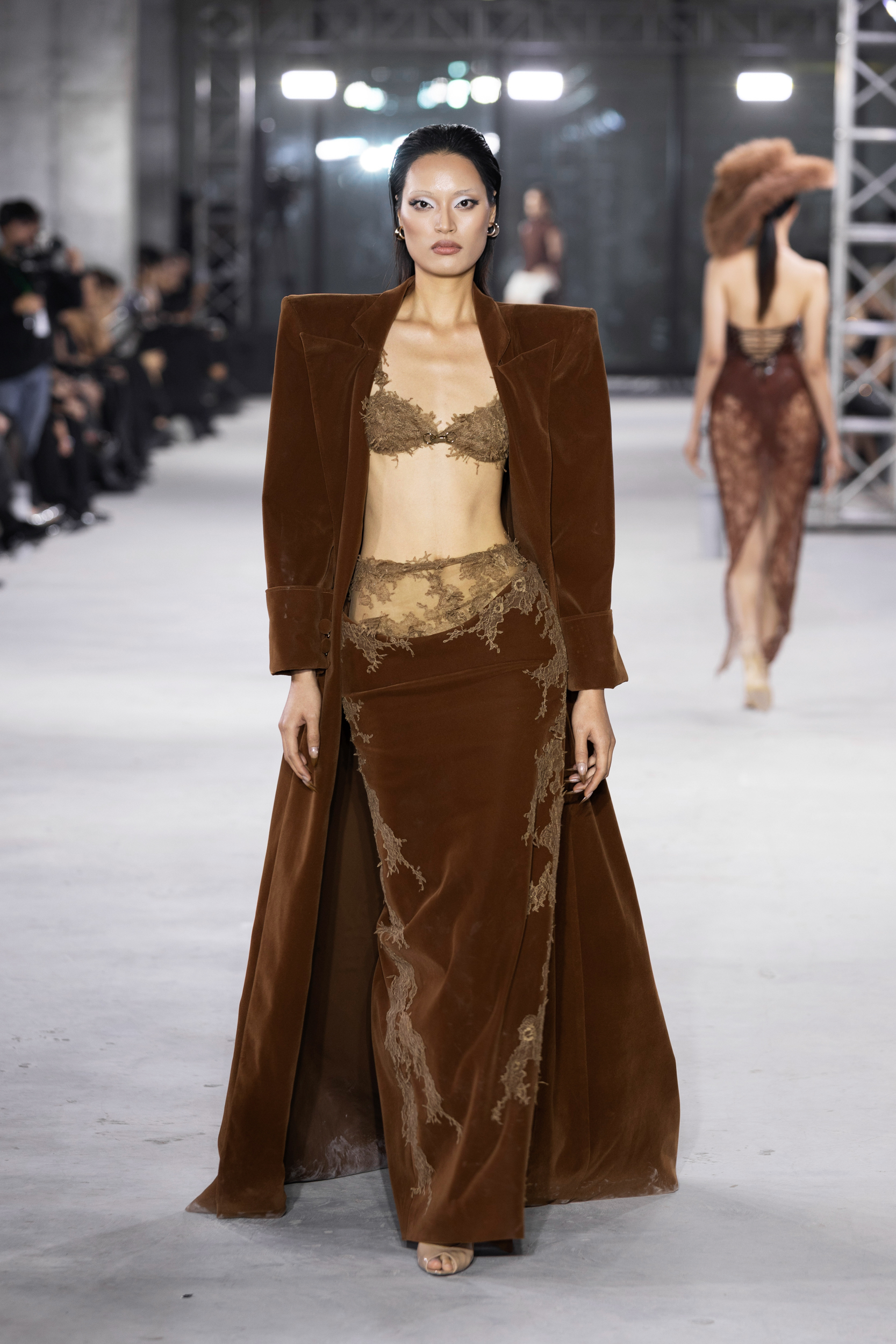 NTK Đỗ Long trình làng bộ sưu tập “Emerge” lấy cảm hứng từ sự tái sinh