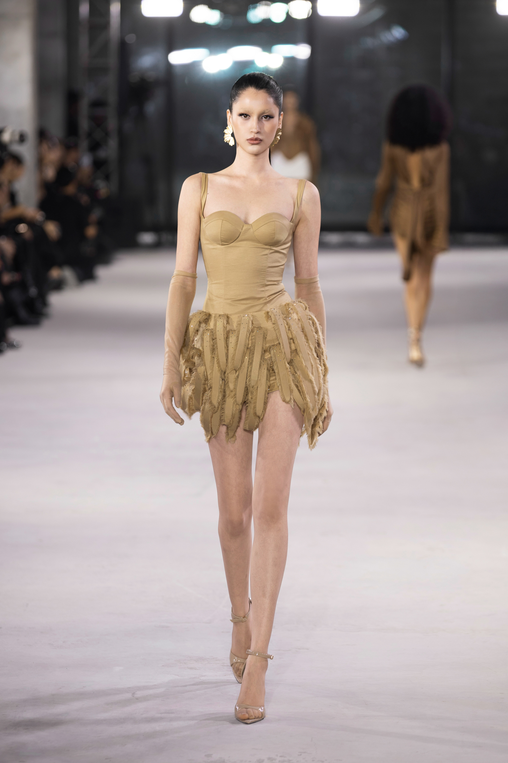 NTK Đỗ Long trình làng bộ sưu tập “Emerge” lấy cảm hứng từ sự tái sinh