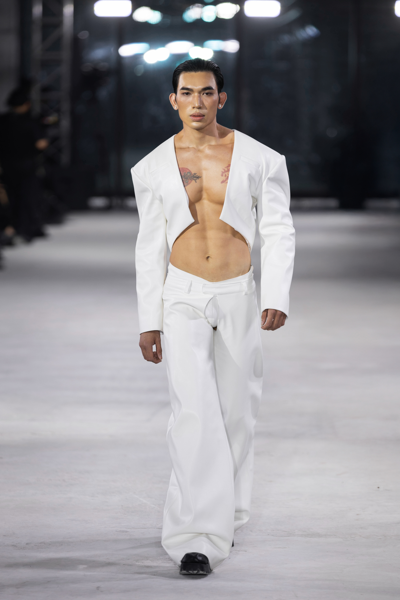 NTK Đỗ Long trình làng bộ sưu tập “Emerge” lấy cảm hứng từ sự tái sinh