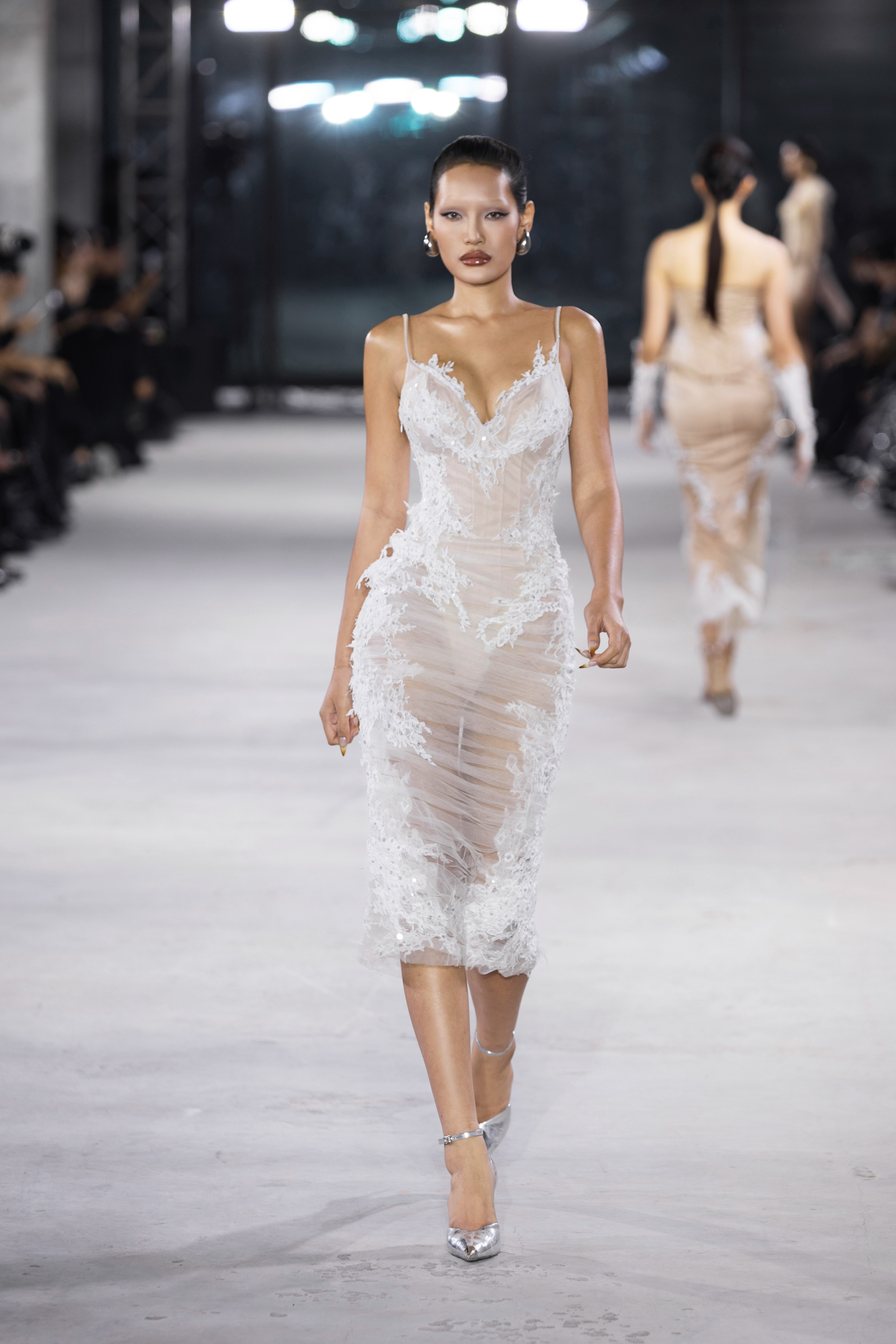 NTK Đỗ Long trình làng bộ sưu tập “Emerge” lấy cảm hứng từ sự tái sinh