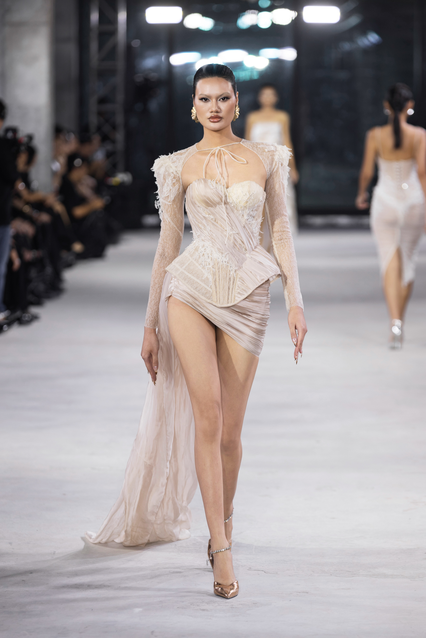 NTK Đỗ Long trình làng bộ sưu tập “Emerge” lấy cảm hứng từ sự tái sinh