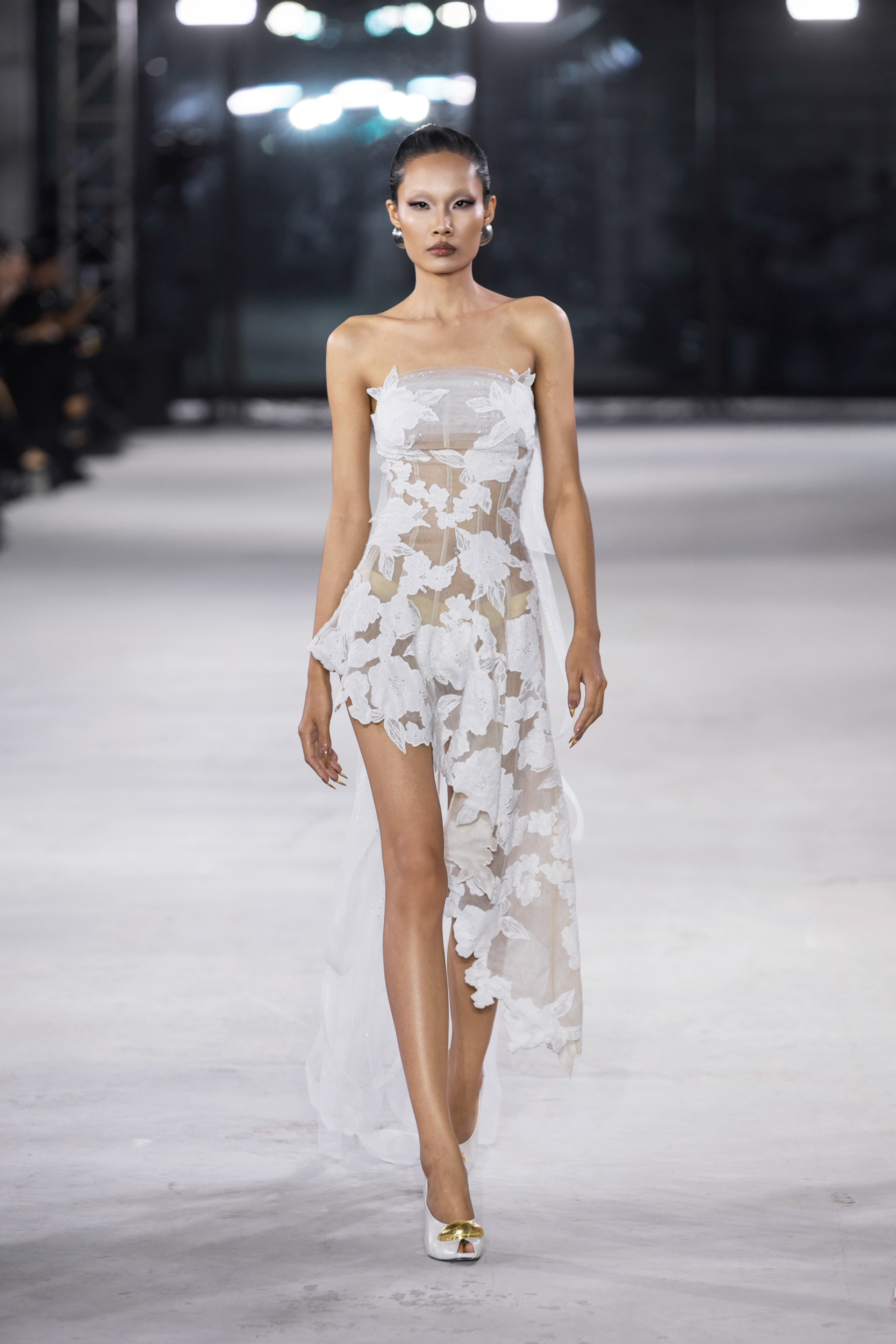 NTK Đỗ Long trình làng bộ sưu tập “Emerge” lấy cảm hứng từ sự tái sinh